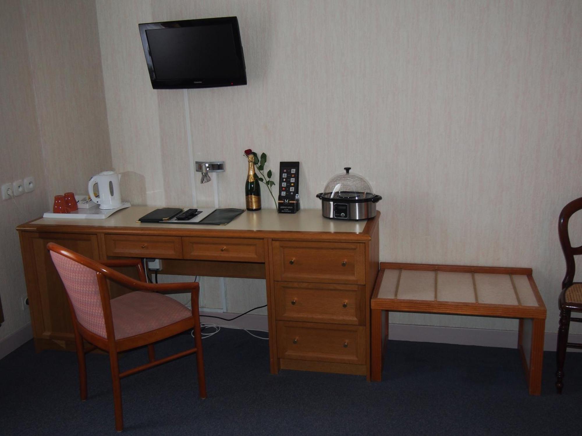 Hotel Val Saint Hilaire Givet Rum bild