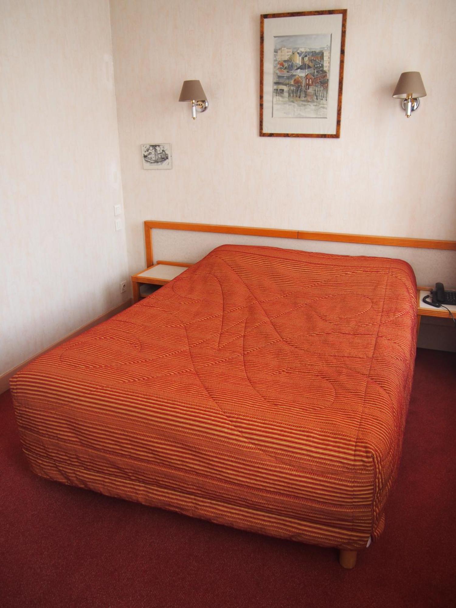 Hotel Val Saint Hilaire Givet Rum bild