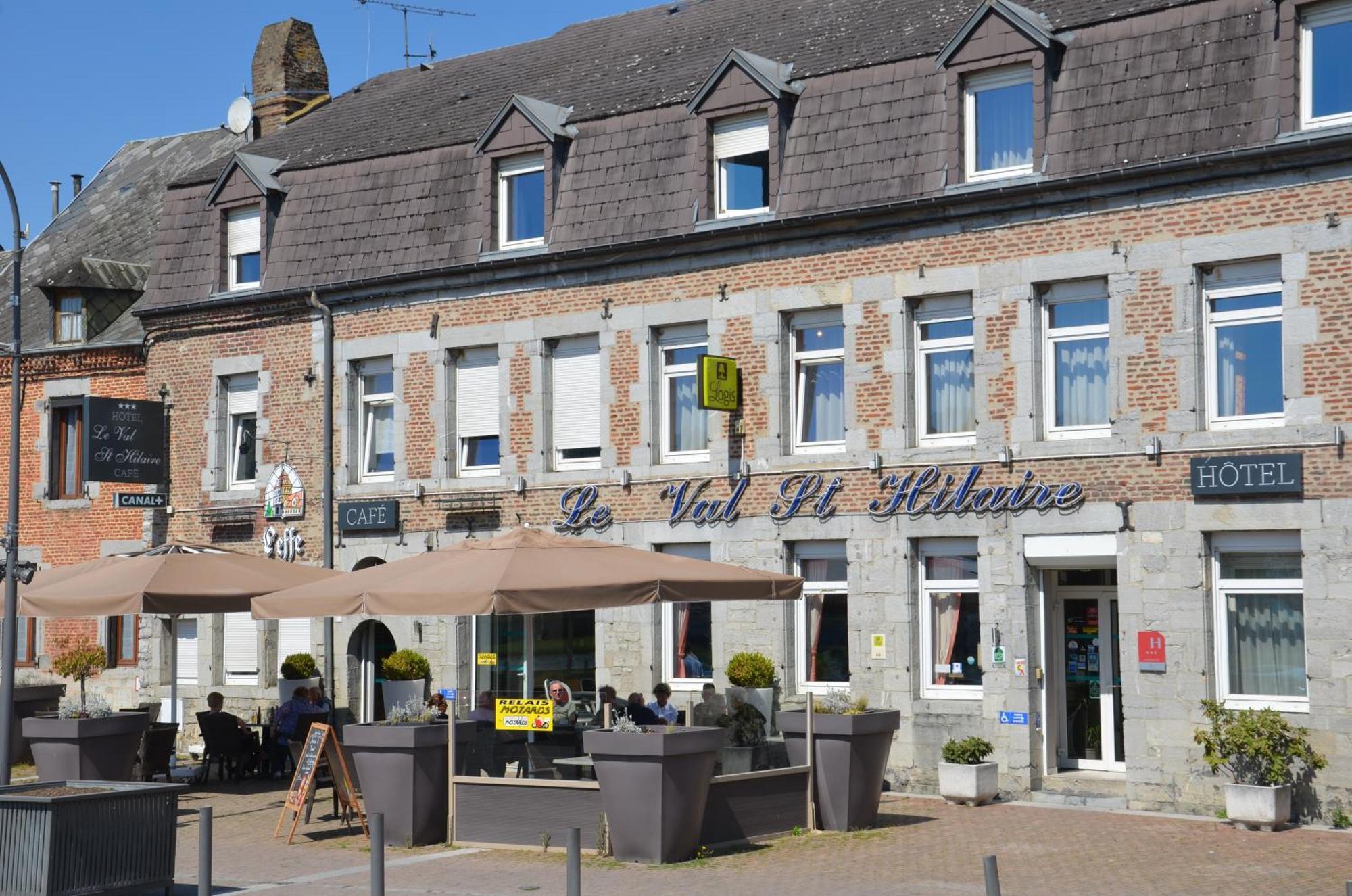 Hotel Val Saint Hilaire Givet Exteriör bild